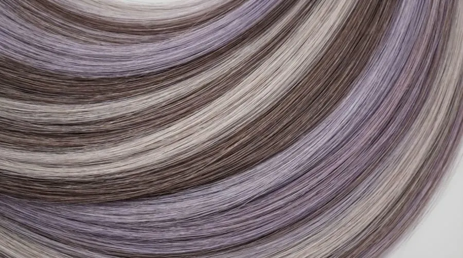 Różne warianty kolorystyczne przydymionej koloryzacji smoky hair